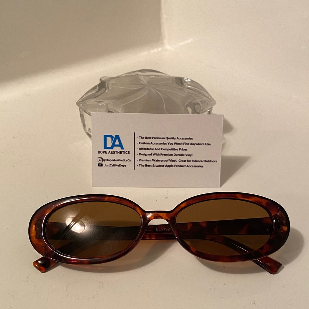 Cheetah Oval Sunglasses - Picture 3 of 6